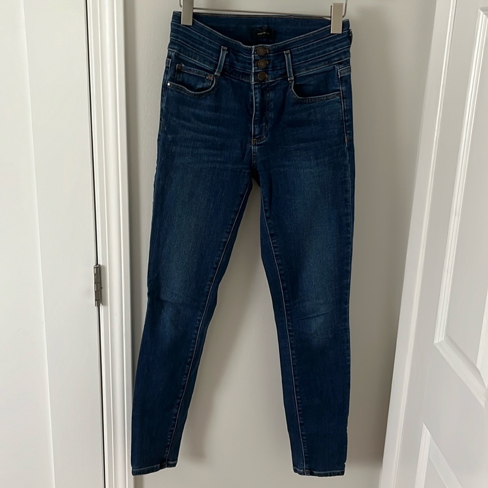 Ann Taylor high waisted 3 button mid wash skinny jeans in size 2